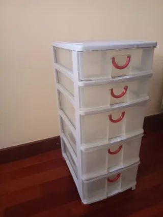 Cajonera de plástico gris y transparente