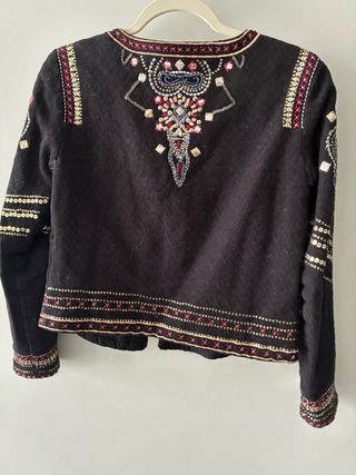 Chaqueta torera negra bordada