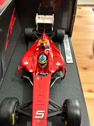 Ferrari 150° Italia Alonso 1/18 HotWheels