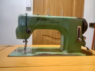 Máquina de coser Refrey Preferida