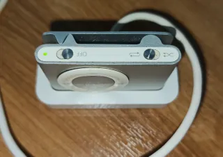 iPod Shuffle Plata y Blanco