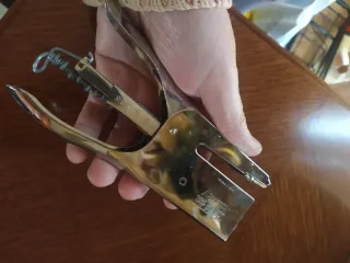 Grapadora metálica plateada