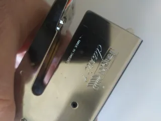 Grapadora metálica plateada