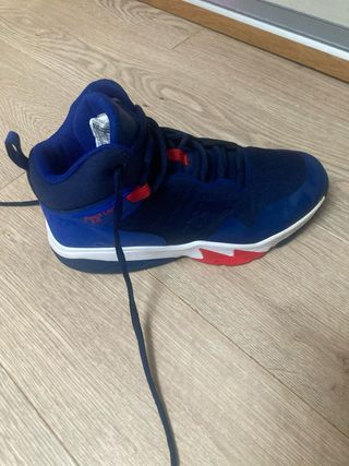 Zapatillas Baloncesto Azul y Rojo poco uso