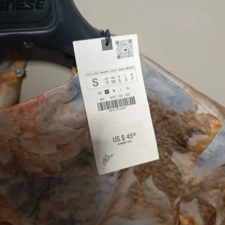 Blusa Zara raso manga larga estampado floral