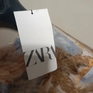 Blusa Zara raso manga larga estampado floral