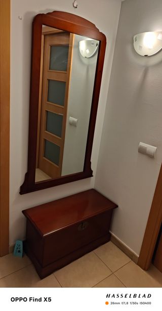 Comedor y recibidor de madera pino y cristal