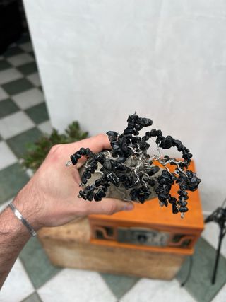 Bonsai de alambre y piedra