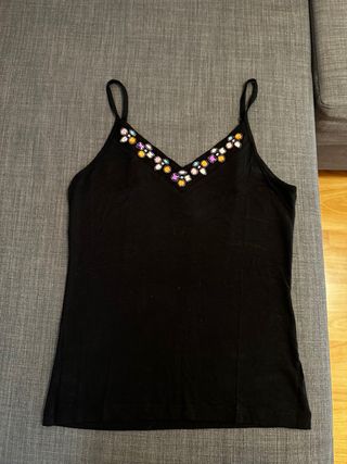 Camiseta tirantes negra con pedrería