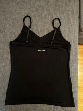 Camiseta tirantes negra con pedrería