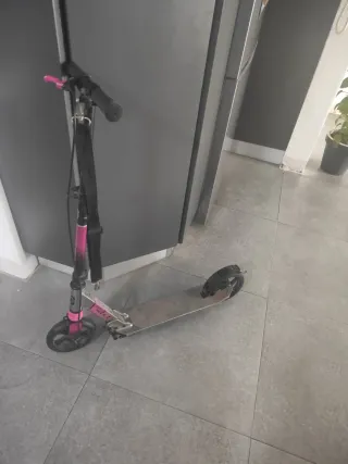 Patinete Oxelo Azul y Rosa 30 euros cada uno