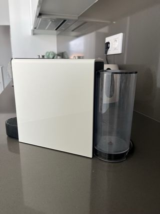 Cafetera Nespresso Essenza Mini Blanca