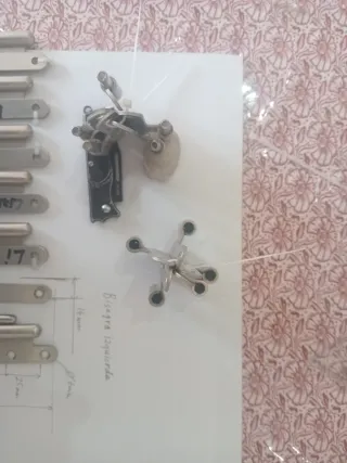 Bisagra niquelada puerta izquierda