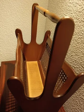 Revistero de madera