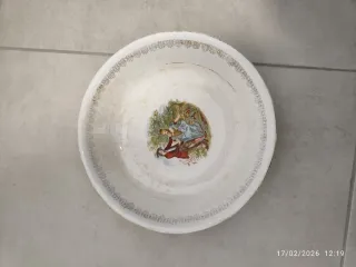 Fuente cerámica decorada