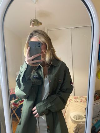 Camisa verde militar con parches, unisex