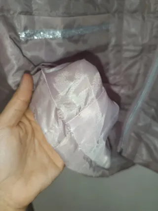 Chaqueta acolchada rosa y plateada