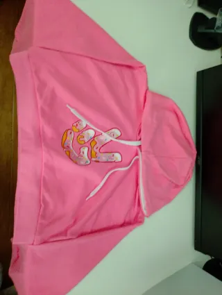 Sudadera crop top rosa con estampado de donuts