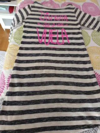 Vestido de rayas estilo retro colores crema y gris