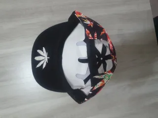 Gorra hojas marihuana talla única