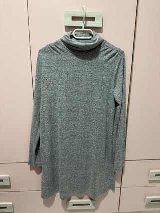 Vestido gris cuello alto