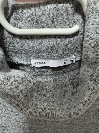 Vestido gris cuello alto