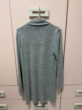 Vestido gris cuello alto