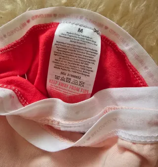 2 braguitas rosas y rojas