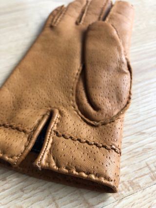 Guantes de cuero marrones