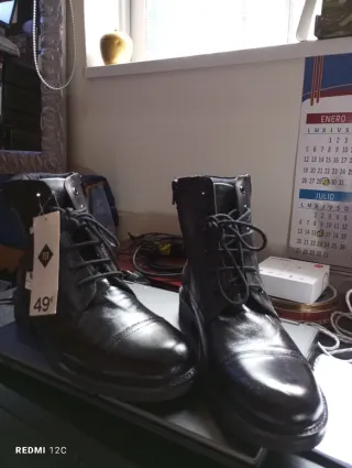 Botas piel caballero.