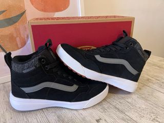 Zapatillas Vans Negras y Grises