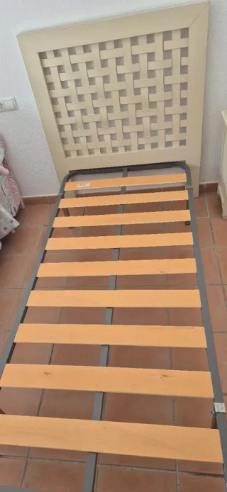 Cabeceros y somier de 90x200 más mesita de noche