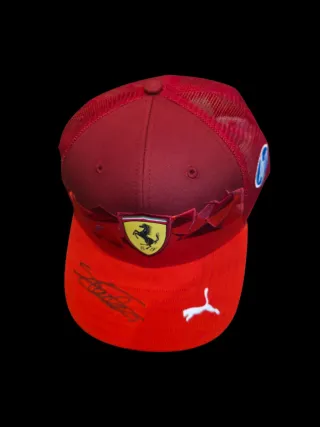 GORRA FERRARI DEL PILOTO CHARLES LECLERC FIRMADA