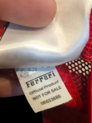 GORRA FERRARI DEL PILOTO CHARLES LECLERC FIRMADA