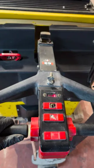 Transpaleta eléctrica amarilla