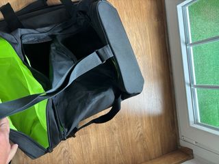 Bolsa de viaje deportiva gris y verde