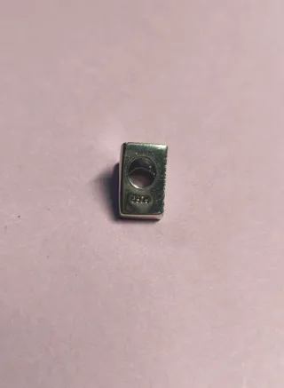 Charm letra V plata circonitas