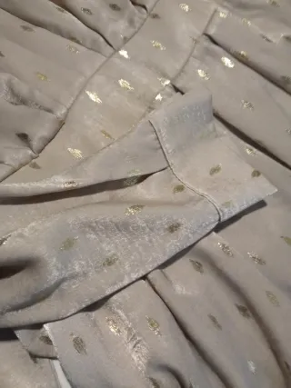 Vestido beige con estampado dorado Talla S