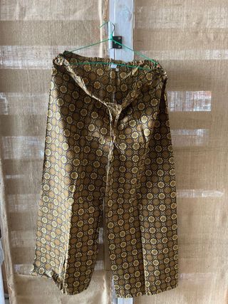 Conjunto de kimono y pantalón estilo balinés