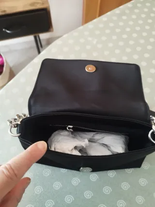 Pochette LA CARRIE nera con dettagli oro