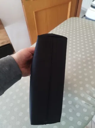 Pochette LA CARRIE nera con dettagli oro