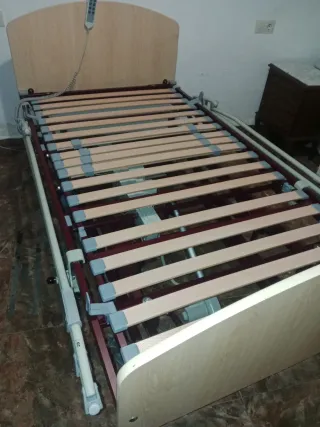 Cama articulada con elevador 105