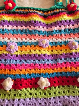Bolso de ganchillo multicolor con flores
