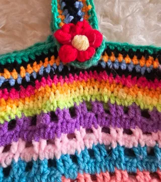 Bolso de ganchillo multicolor con flores