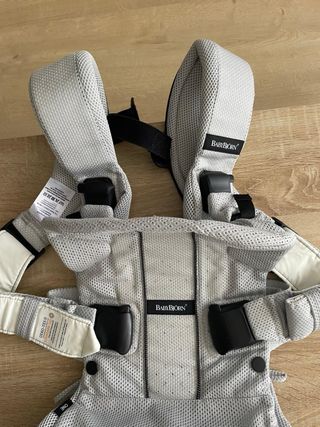 Mochila BabyBjorn One Air Gris en perfecto estado