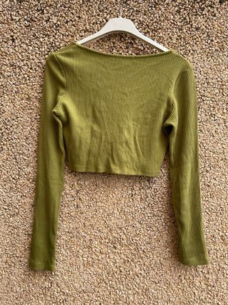 Crop top verde oliva Pull&Bear manga larga