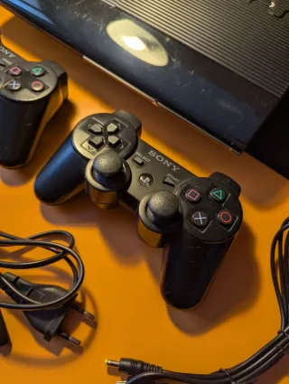 Sony PS3 Super Slim + 2 Controller + Cavi