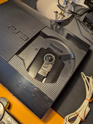 Sony PS3 Super Slim + 2 Controller + Cavi