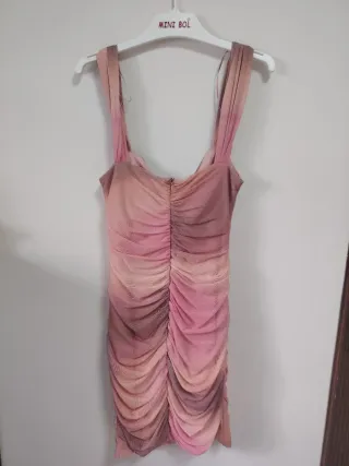 Vestido Zara fruncido rosa talla XS