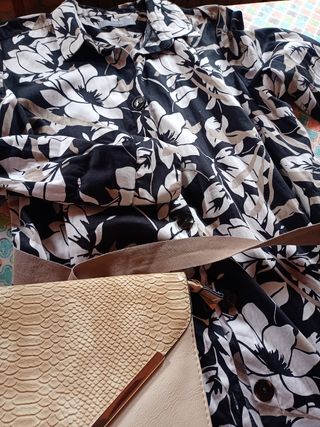 Vestido camisero estampado con bolso